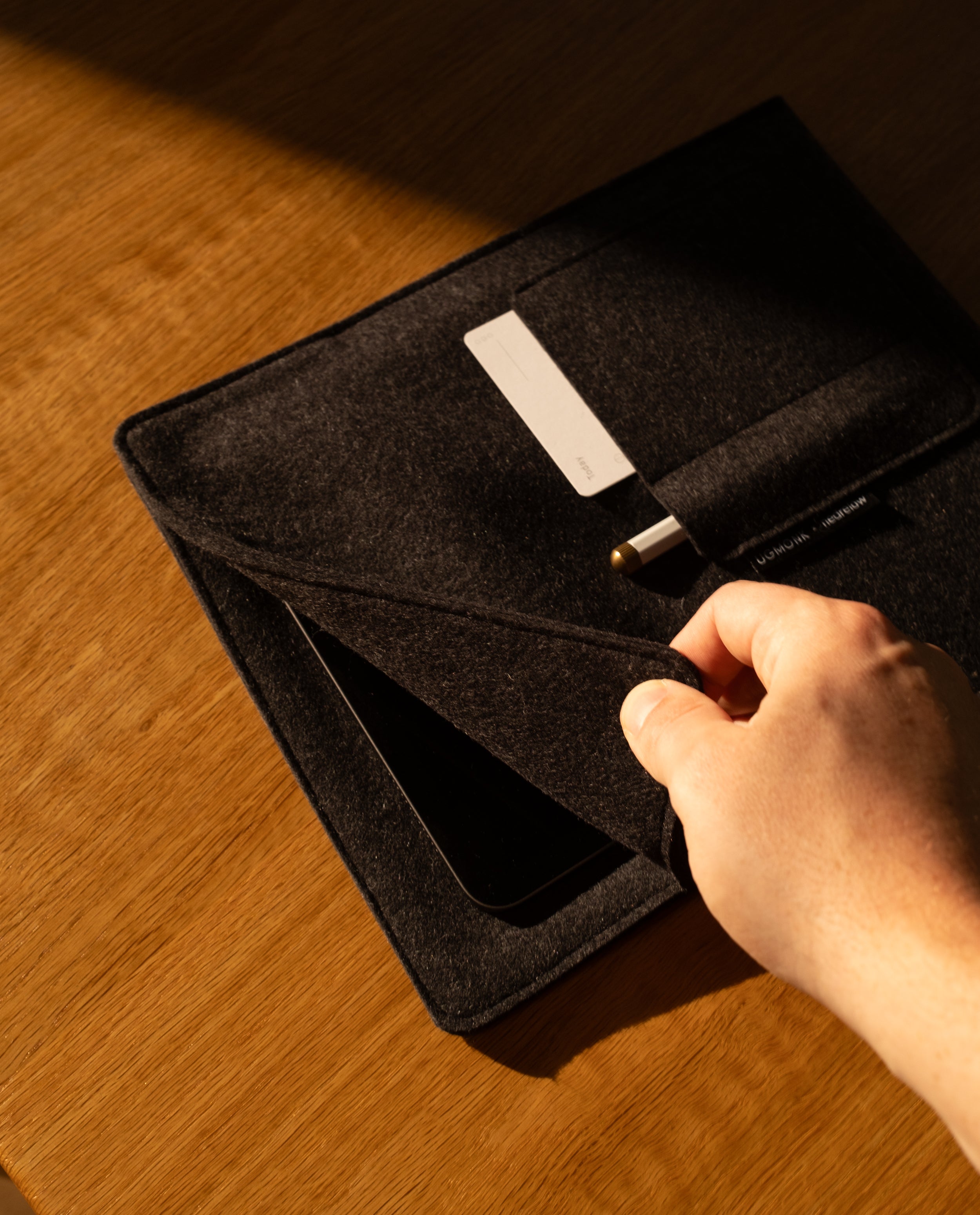 Magnetic Tablet Sleeve (Nedrelow x Ugmonk)